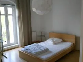 Moderne Wohnung mit Gratis Parkplatz - zentral zwischen Bahnhof und Innenstadt