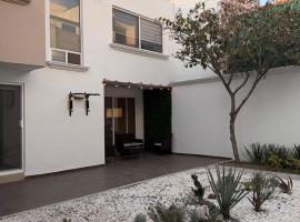 Casa Del Sol - With Beautiful View، فندق في El Pueblito