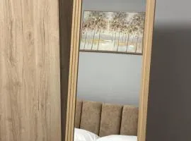 Golden Apartment 2