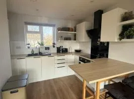 Central Horsham Flat, Free Parking