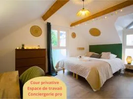 Le Bohème, Maisonnette en duplex avec cour privée, Intendance Luxury Host