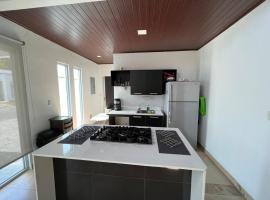 Beach house, hotel i Nancito