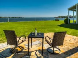 Lake Vibes with Champagne Views