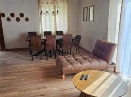 Chalet l'écureuil 10 pers 10 min à pied St Lary, hotel a Vielle-Aure