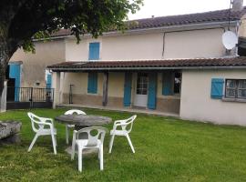 Le gite de Mayac, 16 rue du four à pain 24600 VILLETOUREIX, hotel en Mayac