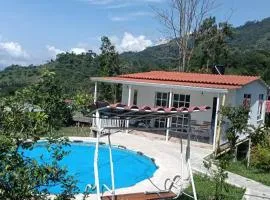 Casa campestre con piscina privada cerca de Villeta