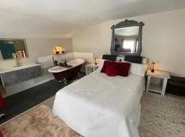 Sip and Soak, hotel-style room