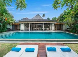 Lovely Canggu 4BR Private Pool Villa with Sundeck! 10mins Ride to Beach