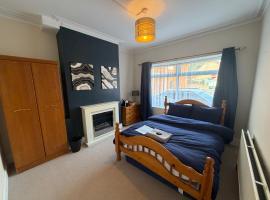Lovely Victorian property close to Silverstone, hotel v mestu Haversham