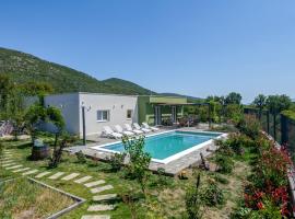 Villa Gariful Sleeps 8 with Pool & Pet Friendly, hotel di Krstatice