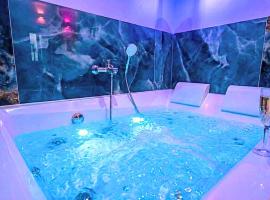 LE 21 - Suite LUXE - JACUZZI Privatif & Vue Rhône, hotell Viennes