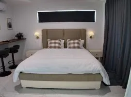 Taupo Premium Retreat - Private Spa & Ensuite