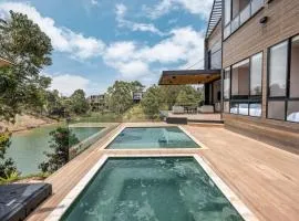 Luxury Villa in Guatapé | Pool and lake