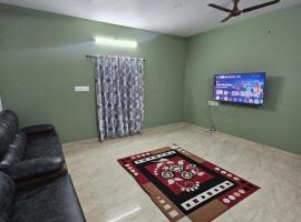Home in Pollachi, hotel em Pollachi