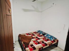 Dhanalaxmi Yatri Nivas, מלון בקולהאפור