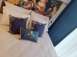 Medieval Village Lofts, hotel a Canela