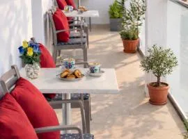 "The Veranda at Acharavi", Lakis Home - Bright and Spacious Apartment in the Centre of Acharavi, Walking Distance to the Beach