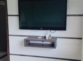 Furnished house with pool and air conditioning, hotel v mestu Itajaí