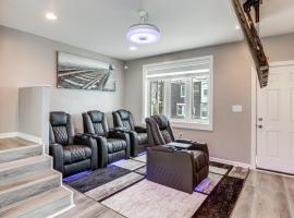 Luxe Philly Home with Indoor Jacuzzi and 100-Inch TV!, hotel v mestu Philadelphia