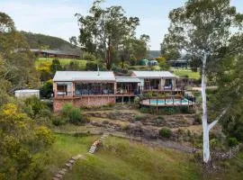 Arkadia - A Yarra Valley Retreat with Pool & Court