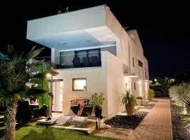 Seaside apartments with a swimming pool Novigrad - 25255