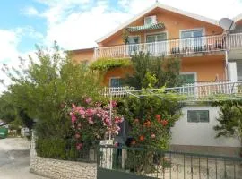 Apartments with parking space Grebastica, Sibenik - 25286