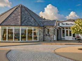 The Blue Haven Hotel Kilcar، فندق في دونيجال