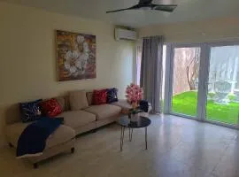 Beautiful Townhouse in gated community with pool and tennis court - close to beach, shops and downtown