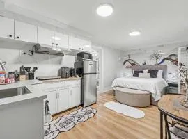 Secluded Bachelor Suite