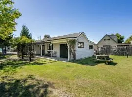 Ward Cottage - Wanaka Holiday Home