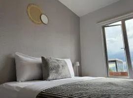 Apartamento cerca de Solca y Embajada Americana con Vista a la Ciudad GYM