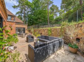 Fir Trees - Uk49994, hotel a Crowborough