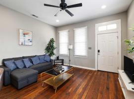 Historic CozySuites 4BR 2BA with a modern touch, koča v mestu Louisville