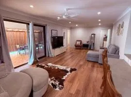Charming Riverside Retreat sleep6