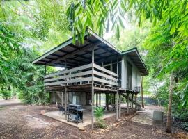 Zen City Tropics - Fenced Yard - Balcony - Desk, hotel i Larrakeyah