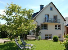 Comfortable holiday home Manderscheid with garden, hotel keluarga di Manderscheid