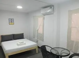 Middle Road Hostel