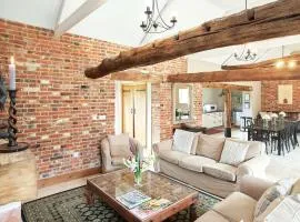 The Stables - Ukc3684