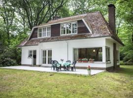 This atmospheric holiday home, vakantiehuis in Zoersel