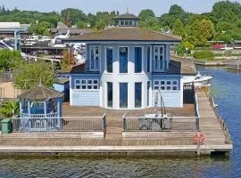 Flag House - Ukc7074