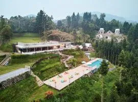 Luxcamp Bukit Damar - Puncak By Horison