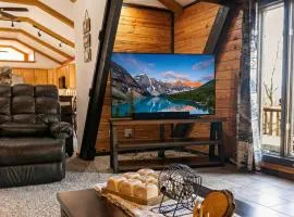 White River Escape with BBQ & Private Backyard