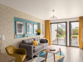 Côté Jardin - Cancale - Gîte Standing - Proche Centre et Port، فندق في كانكال