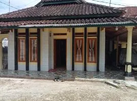 Jupe Homestay batukaras