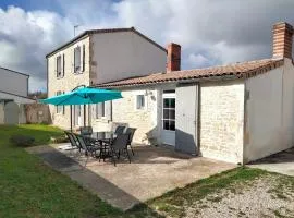 Charmante Maison en Pierre - Confort Tout équipée - Parking Privé - Wifi GRATUIT - 15min de La Rochelle