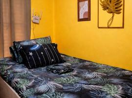 Islana Stay Rm A for 1pax only, hotel en Imus