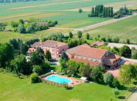 Belvilla by OYO Villa Romana Due, holiday home in Pontecchio Polesine