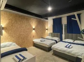 MAXi MaMa Room