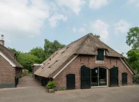 Attractive holiday home with a wood stove, located on a farm, hotel en Heeten