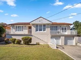 Fairlight Luxe Escape 4BR with Parking